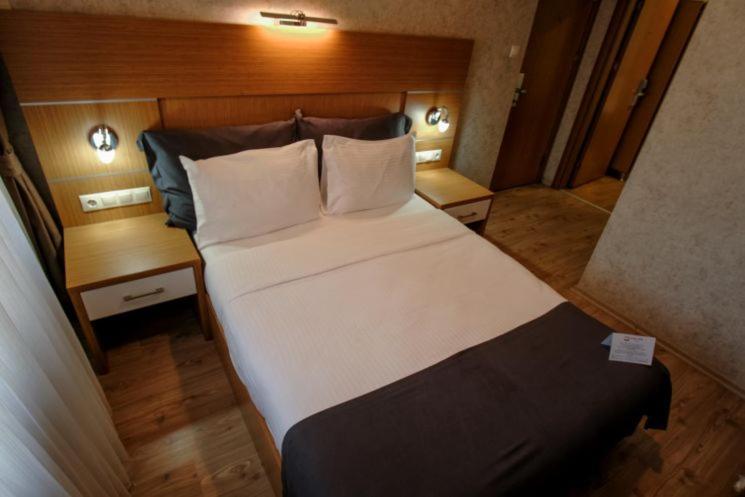 Rhisos Otel Ριζούντα Εξωτερικό φωτογραφία
